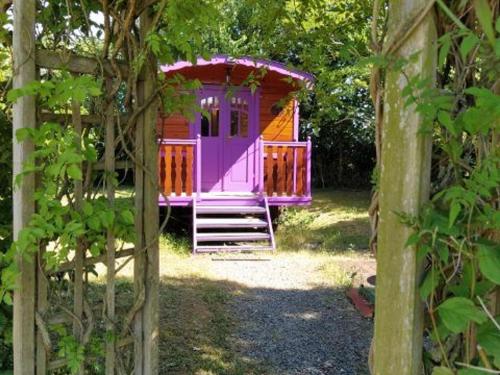 . Séjour Bucolique en Roulotte au Cœur d'une Ferme Familiale en Sarthe - FR-1-410-229