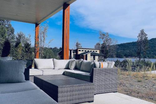 Gorgeous 2 bedroom lake house Suite! in Shawnigan Lake, Canada