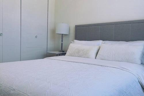 Gorgeous 2 bedroom lake house Suite! in Shawnigan Lake, Canada