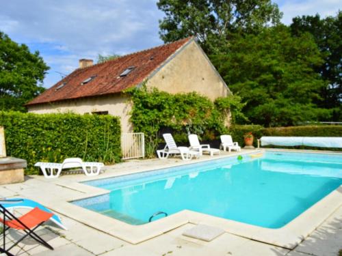Gîte avec piscine, sports et nature près de George Sand, Mouhers - FR-1-591-64 (Gite avec piscine, sports et nature pres de George Sand, Mouhers - FR-1-591-64) in ชาร์สนุย