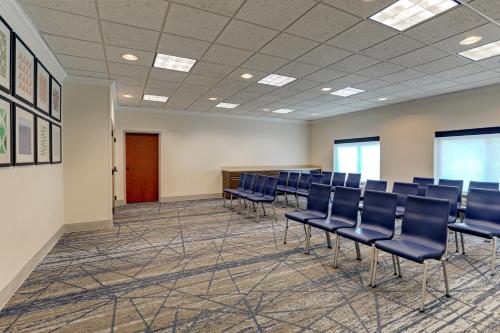 Holiday Inn Express Campbellsville an IHG Hotel - image 9