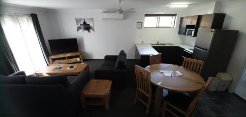 廚房, Colonial Motel & Apartments in 陽城