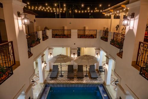 402211317 GRAN HOTEL VICTORIA