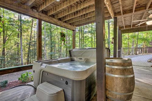 Blairsville Cabin with Private Hot Tub! in Brasstown, USA