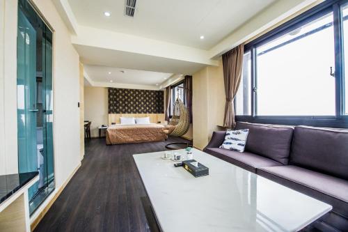 Red Hotel in Yuanlin Township