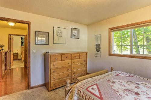 Pet-Friendly Mount Shasta Home with Hot Tub! in Mount Shasta (CA)