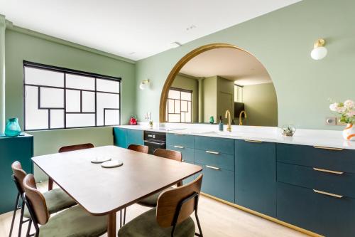 Relais Cocorico 2 Bedrooms with AC, 2 bathrooms, 8 min Eiffel Tower, Paris