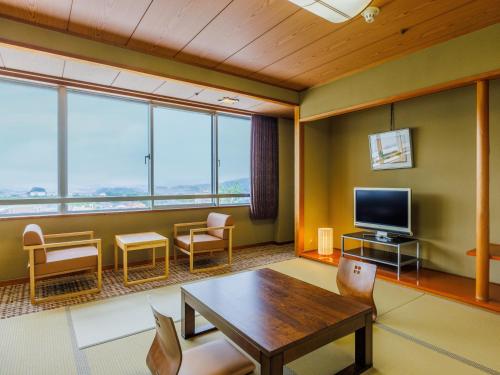 わんわんパラダイス 奈良生駒（旧：亀の井ホテル 大和平群）和室 8畳（大人4名）