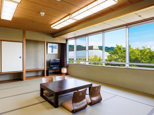 Japanese-style Room with 15 Tatami (MAX 7 Adults)