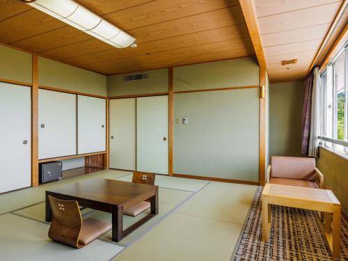 Japanese-style Room with 10 Tatami (MAX 5 Adults)