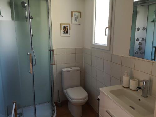 Bathroom, Maisonnette de Charme a 10min de Fontainebleau in Héricy