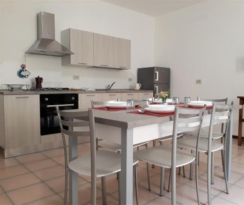  appartamento trieste, Pension in Marone