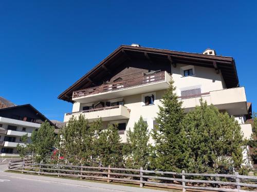 Apartment with Mountain View image 1