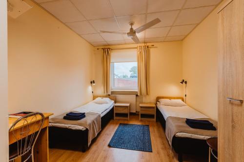 2 twin beds