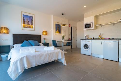 Edificio Santiago by Plaza Mayor Apartamentos Room Type - Loft with View and Terrace