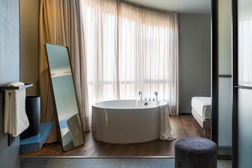 Muralla Sevilla Suites By Lola, Siviglia