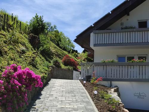 Steepleview House, Schwarzwaldblick Apartment - spacious & peaceful