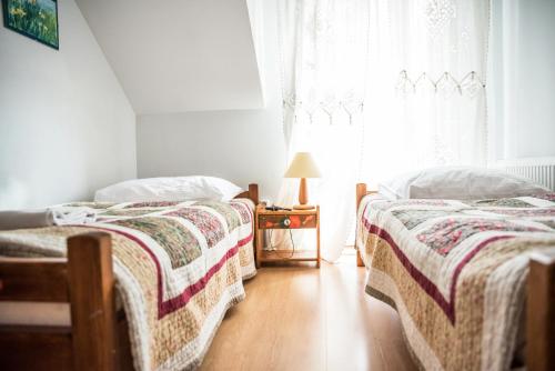 2 twin beds