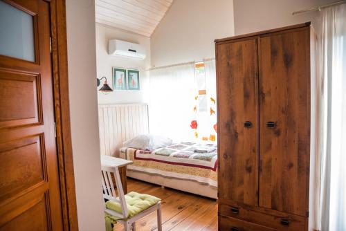 3 twin beds