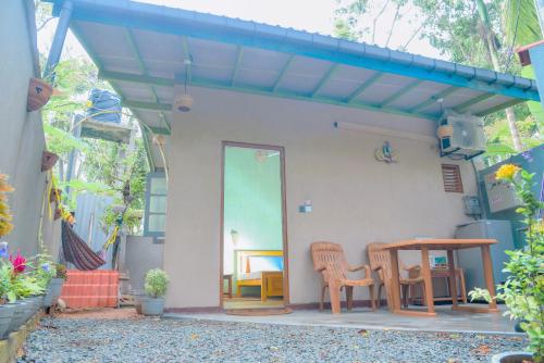 Double Room with Garden View room in Red Eyes Cottage-Hikkaduwa