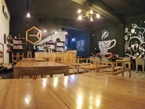 Restaurant, CoffeeBunk Hostel in Tangerang City Center