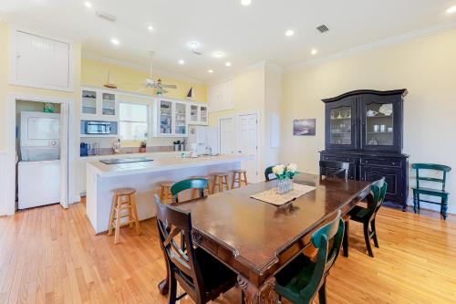 Ricky MOS Island Oasis in Dauphin Island, USA