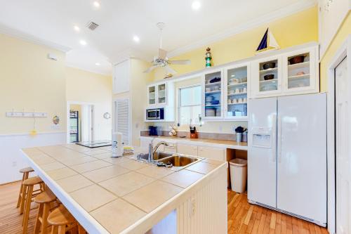 Ricky MOS Island Oasis in Dauphin Island, USA