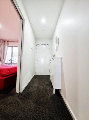 Guestroom, Entire apartment with lake view in Tuggeranong