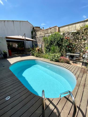 Villa conviviale à Cournonsec avec piscine privée gîte à louer Cournonsec