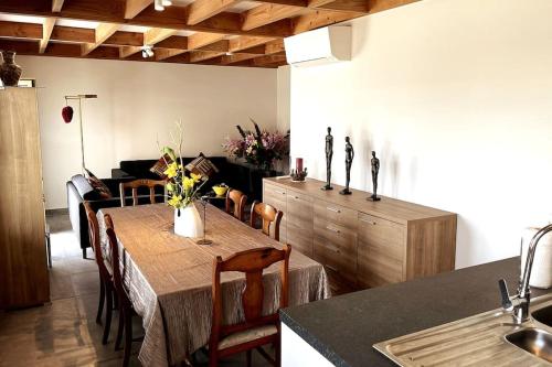 WH91 Prachtige woning met grote tuin voor 6 personen