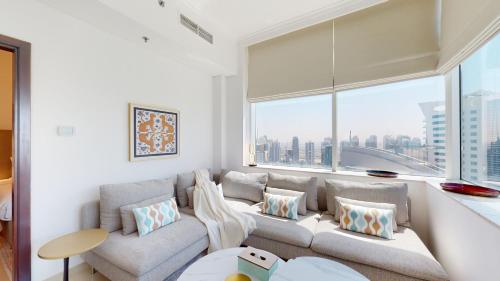 BR Luxe 1 BDR Apartment w/ Balcony & Sea Views - image 3
