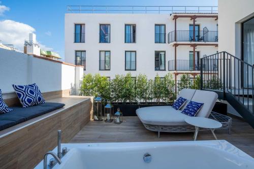 Double Room with Terrace and Outdoor Jacuzzi