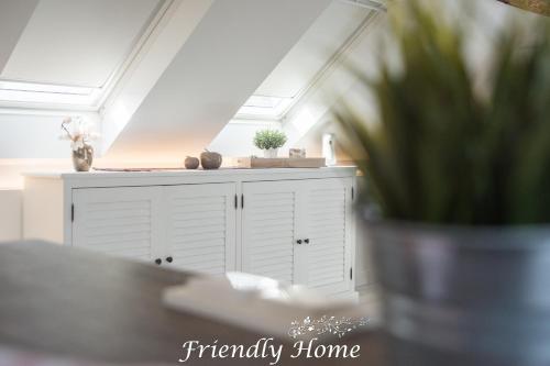 Friendly Home - "Helles Dachstudio" Köln Bonn Phantasialand