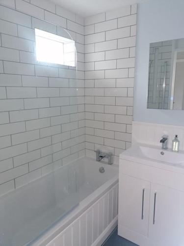 The Getaway - Modern 2 Bedroom Brixham Bungalow with sea peeps, Brixham (fotografie 8)