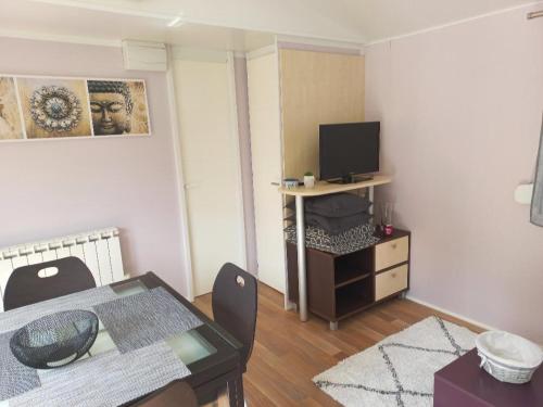2 bedrooms, 4 beds