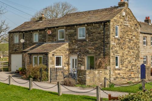 1 Riverside Cottage - image 3