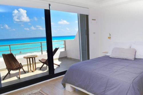 Ocean front Villa Marlin, best location in hotel zone #109, Cancún