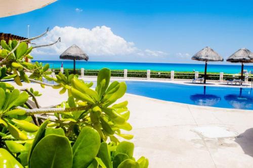 Ocean front Villa Marlin, best location in hotel zone #109, Cancún (foto 10)