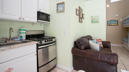 Nantucket Rainbow Cottages 20A Studio - image 6
