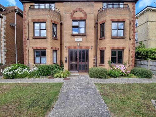 HighTide & Sunnyside apartments Two bedroomed apartments with free parking, balconies with sea views 4
