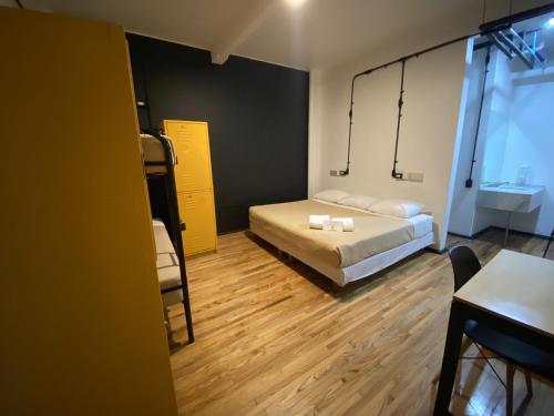 room detail thumbnail 1