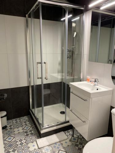 Bathroom, Aero Hotel in Issy-Les-Moulineaux