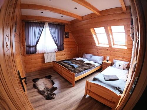 2 bedrooms, 5 beds