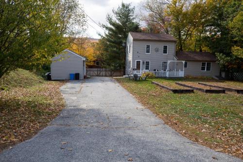 Sunnyside home near Sunday River, Black Mountain, Lakes and Hikes