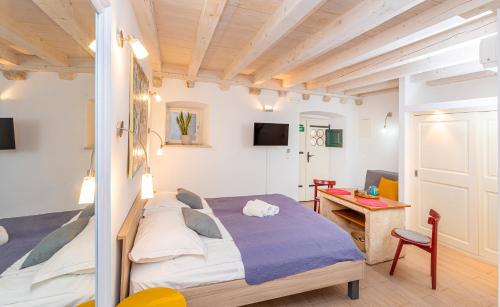 RAFAEL Rooms & Apartments Old Town by DuHomes 5