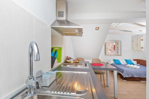 RAFAEL Rooms & Apartments Old Town by DuHomes 1