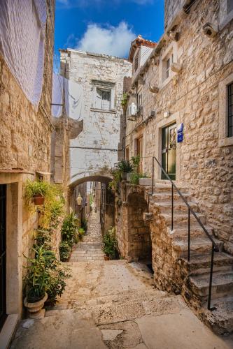 RAFAEL Rooms & Apartments Old Town by DuHomes 2