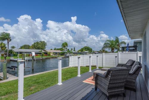 Updated Waterfront Condo in Apollo Beach in Apollo Beach, USA