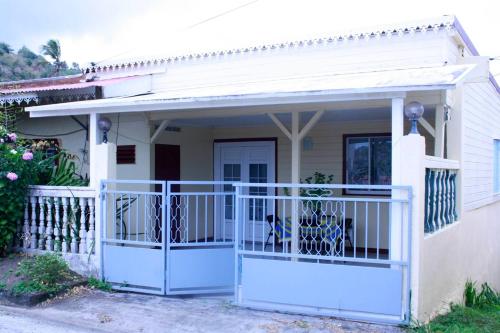 Maison de 2 chambres avec jardin clos et wifi a Le Vauclin a 6 km de la plage - Location saisonnière - Le Vauclin