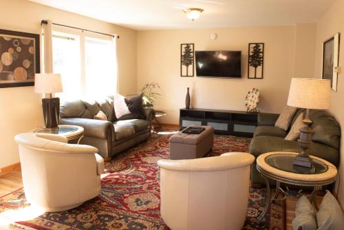 . Biker Hiker friendly 3 bedroom by Strouds Run State Park